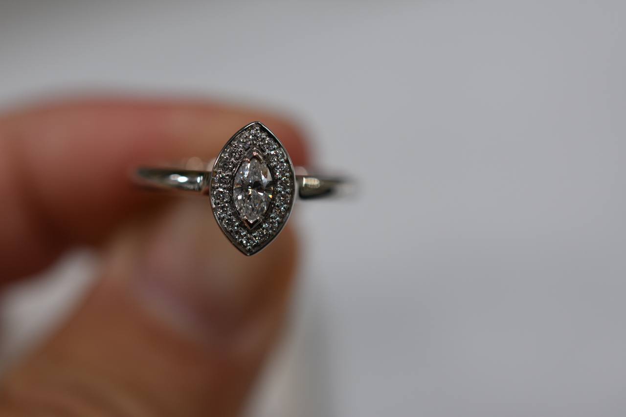 18ct Marquise ring - TDW - .285CT