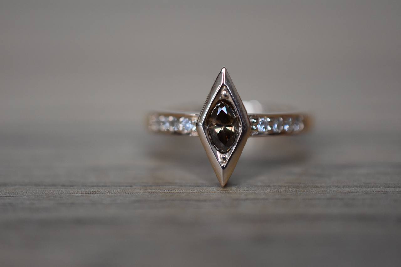 9ct RG handmade diamond ring - .35ct champagne diam in centre - .08ct tdw white diamond