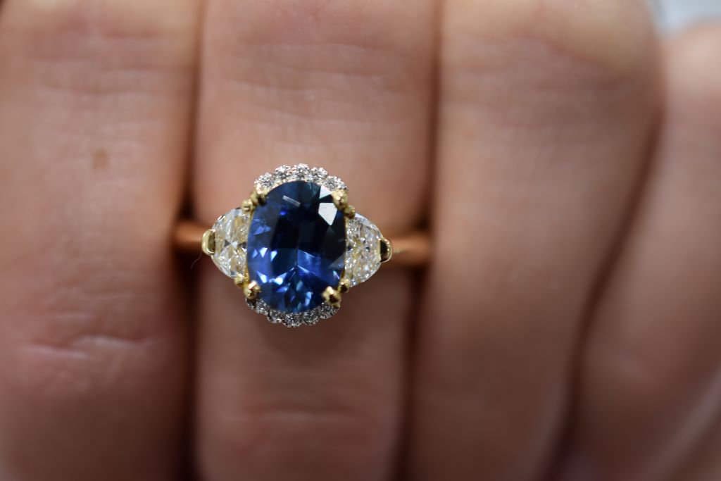 18ct Yellow gold, Sapphire and diamond set ring