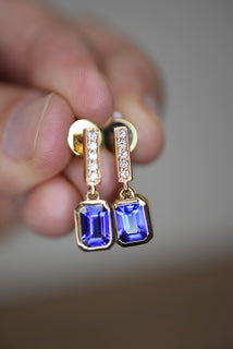 Tanzanite & Diamond set earrings