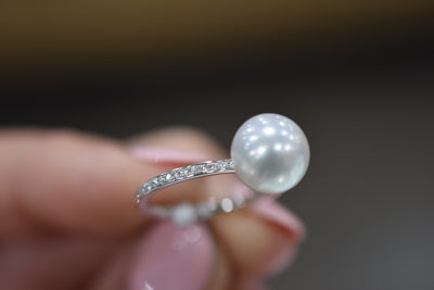 18ct White gold, Southsea & Diamond set ring