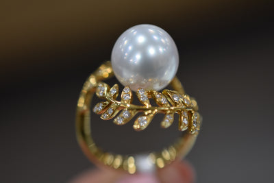 18ct Yellow gold, Southsea and diamond set ring
