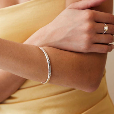 Silver, hollow tube bangle beaten (2.5x5mm) 64mmID